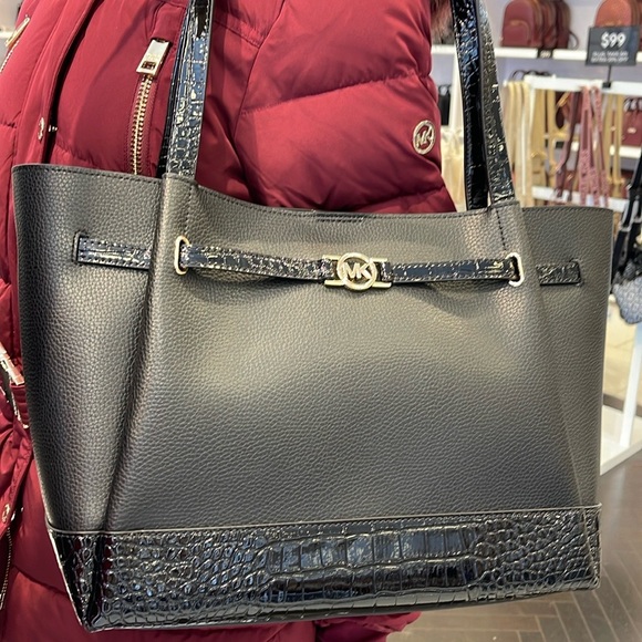 MICHAEL KORS
Reed Large Leather Belted Satchel Shoulder Handbag
Black Crocodile - Picture 16 of 16